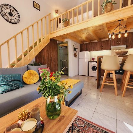 Luxury Loft Apartment Vivian パトラ エクステリア 写真