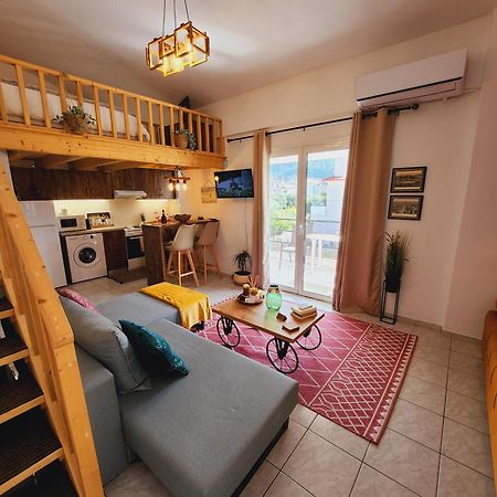 Luxury Loft Apartment Vivian パトラ エクステリア 写真