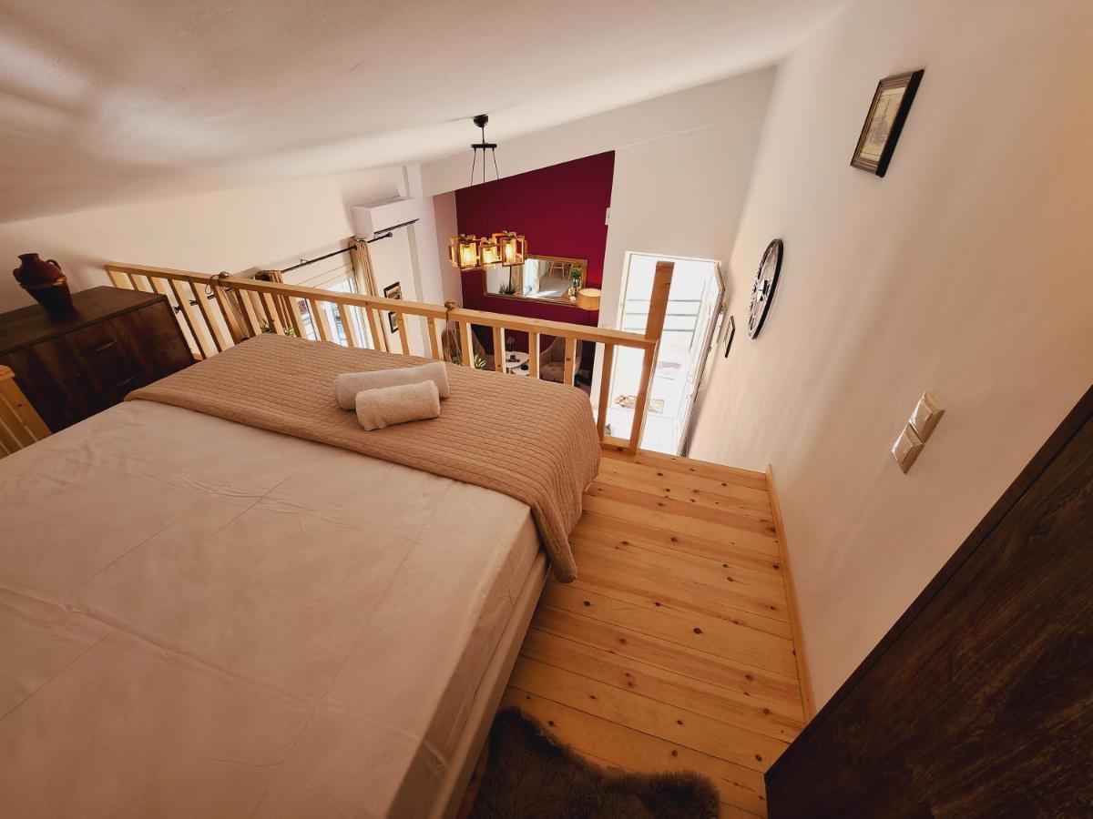 Luxury Loft Apartment Vivian パトラ エクステリア 写真
