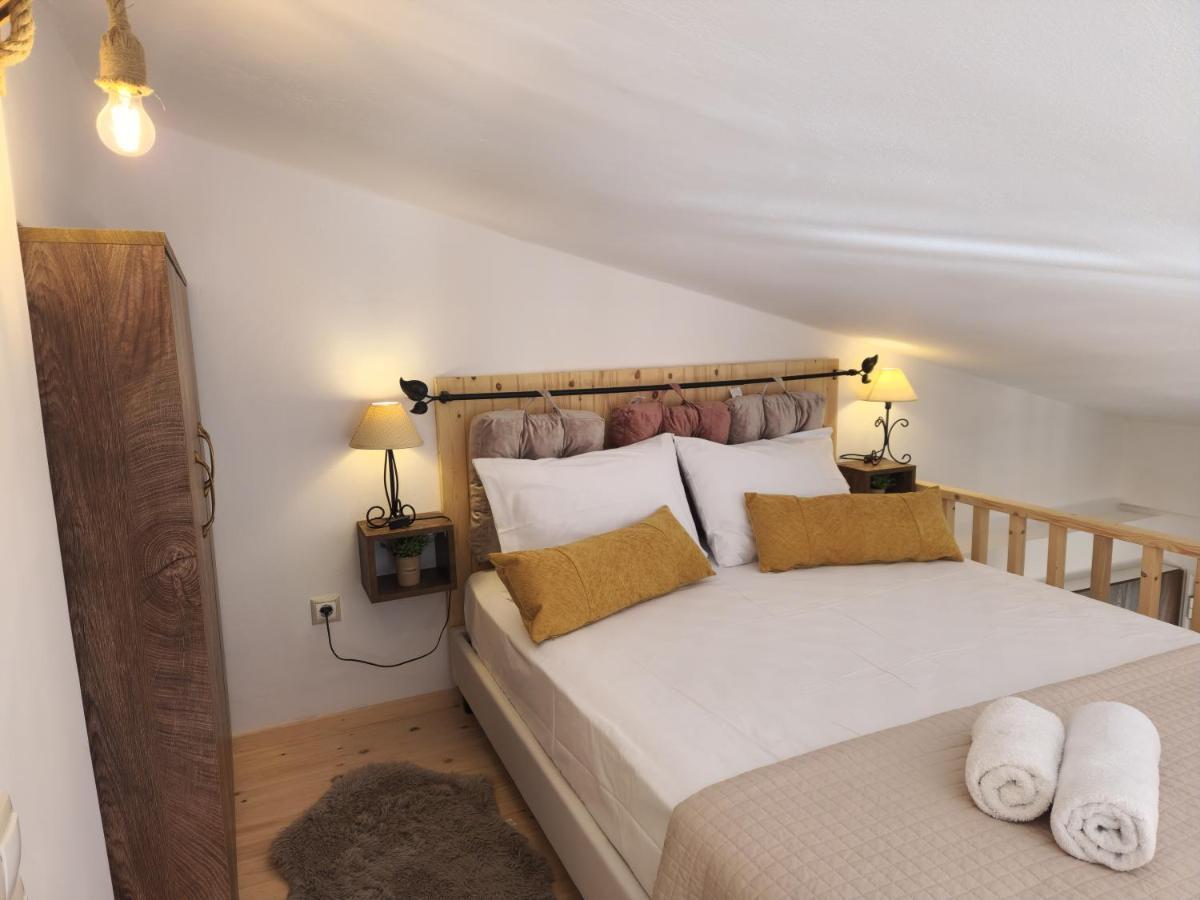 Luxury Loft Apartment Vivian パトラ エクステリア 写真