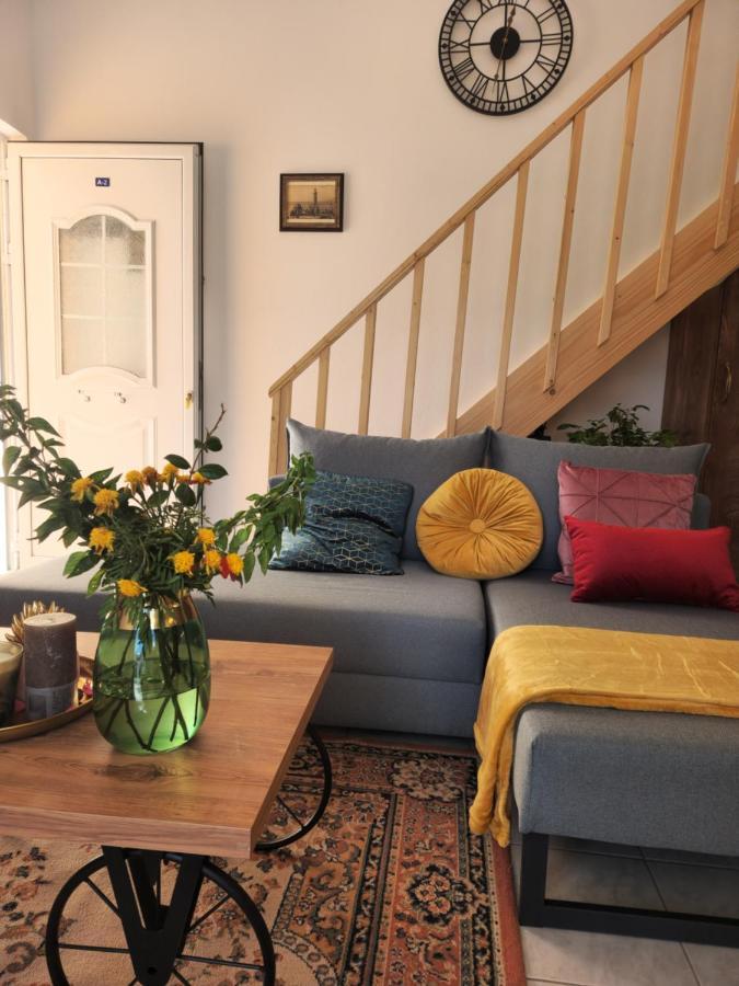 Luxury Loft Apartment Vivian パトラ エクステリア 写真