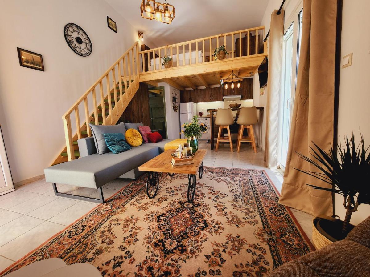Luxury Loft Apartment Vivian パトラ エクステリア 写真