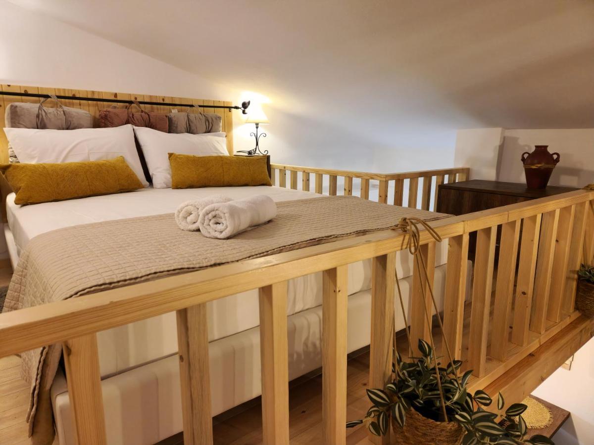 Luxury Loft Apartment Vivian パトラ エクステリア 写真