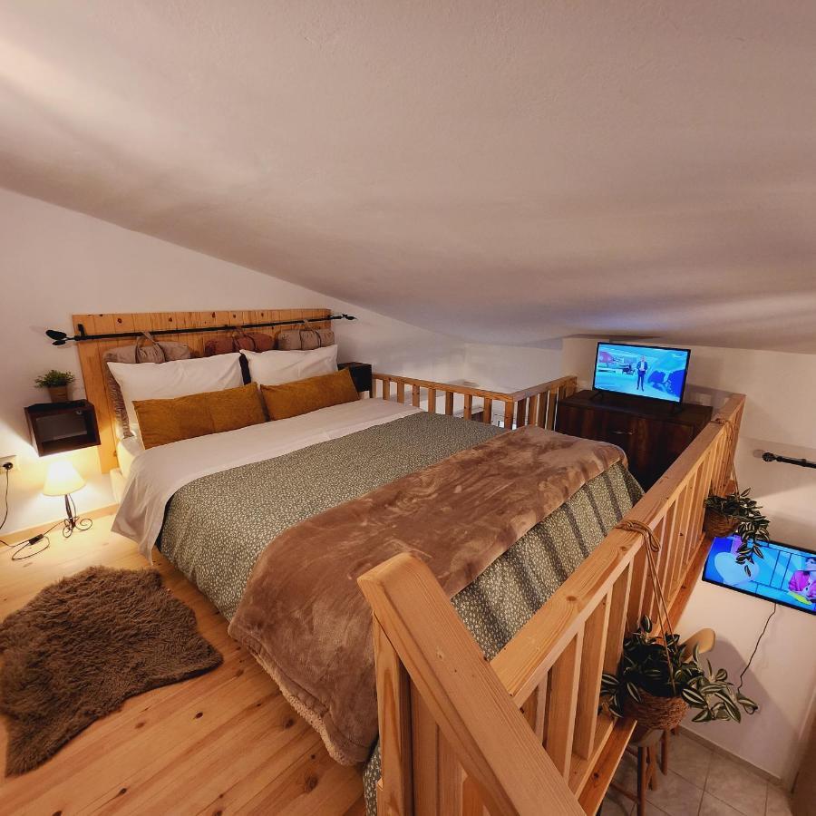 Luxury Loft Apartment Vivian パトラ エクステリア 写真