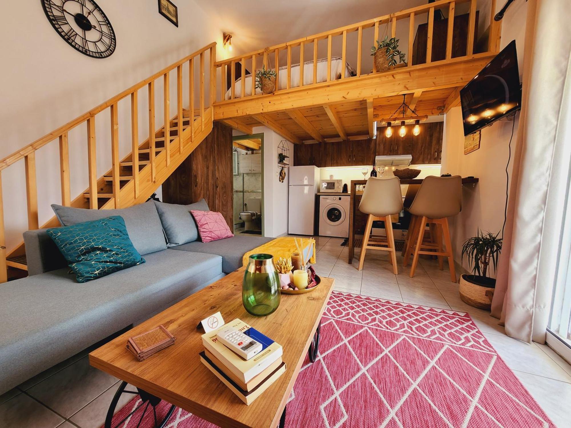 Luxury Loft Apartment Vivian パトラ エクステリア 写真